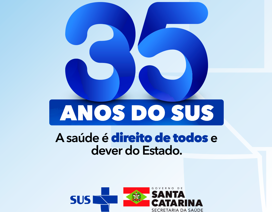 Imagem comemorativa dos 35 anos do SUS. Em destaque, o número 35 em azul com a frase 'Anos do SUS'. Abaixo, está escrito 'A saúde é direito de todos e dever do Estado'. Na parte inferior, aparecem os logotipos do SUS e do Governo de Santa Catarina, Secretaria da Saúde.