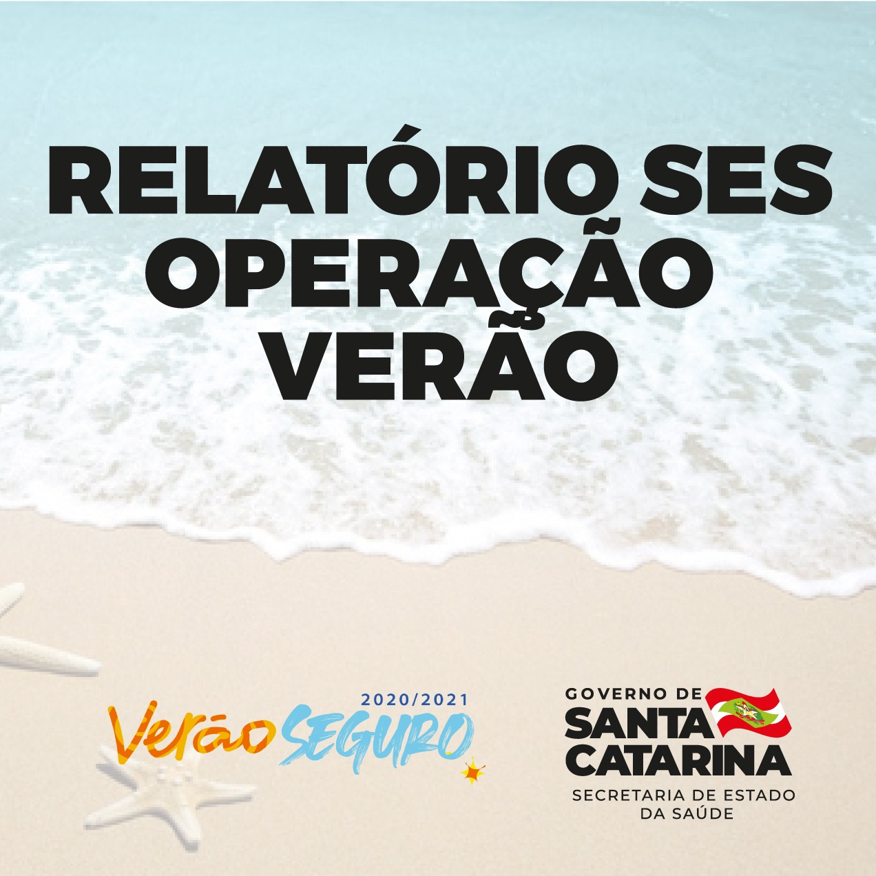 Capa do relatório SES Operação Verão sobre a ação Verão Seguro 2020/2021 da Secretaria de Estado da Saúde de Santa Catarina. Ao fundo, imagem de praia com areia, ondas e estrelas-do-mar.