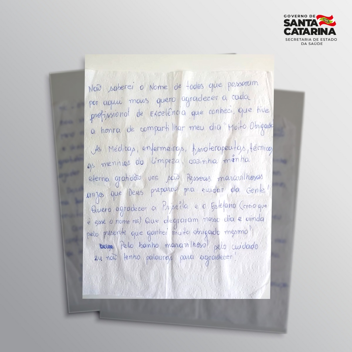 Segunda parte da carta manuscrita de uma paciente de Manaus-AM, agradecendo aos profissionais de saúde de Santa Catarina. Ela expressa gratidão a médicos, enfermeiros, fisioterapeutas, técnicos, equipe da limpeza e cozinha, chamando-os de “anjos” preparados por Deus. Agradece também à fisioterapeuta e ao profissional chamado Estefano pelo carinho e cuidado, afirmando que não tem palavras para agradecer.