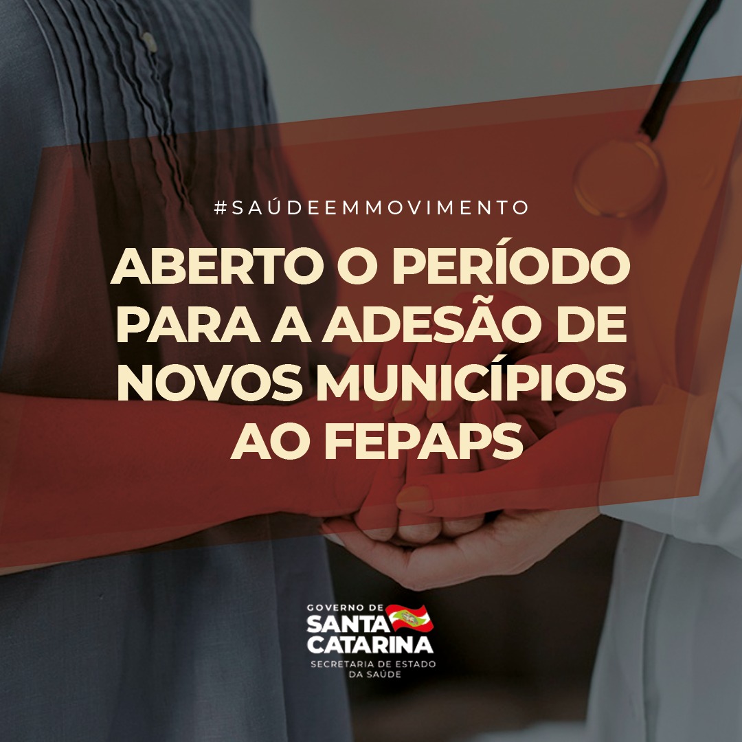 Card da Secretaria de Estado da Saúde de Santa Catarina com fundo mostrando duas pessoas se cumprimentando. Sobre a imagem, texto informa: 'Aberto o período para a adesão de novos municípios ao FEPAPS'. No topo está a hashtag #SaúdeEmMovimento, e na parte inferior, o logotipo do Governo de Santa Catarina.