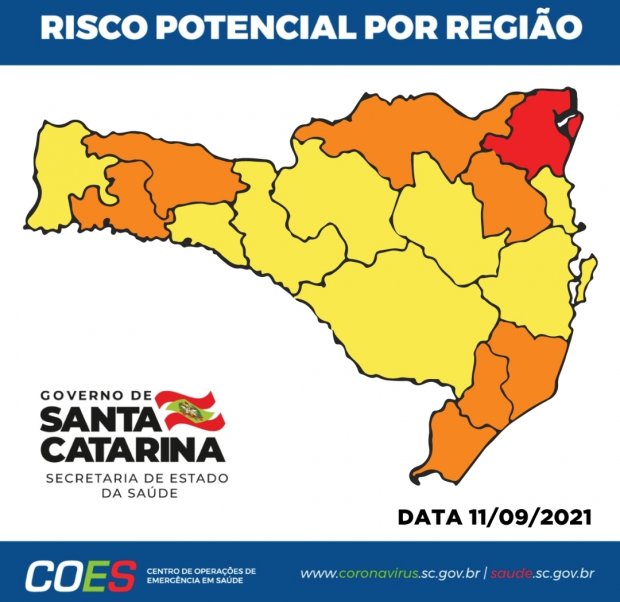 Matriz com mapa de Santa Catarina com regiões em laranja, amarelo e vermelho.