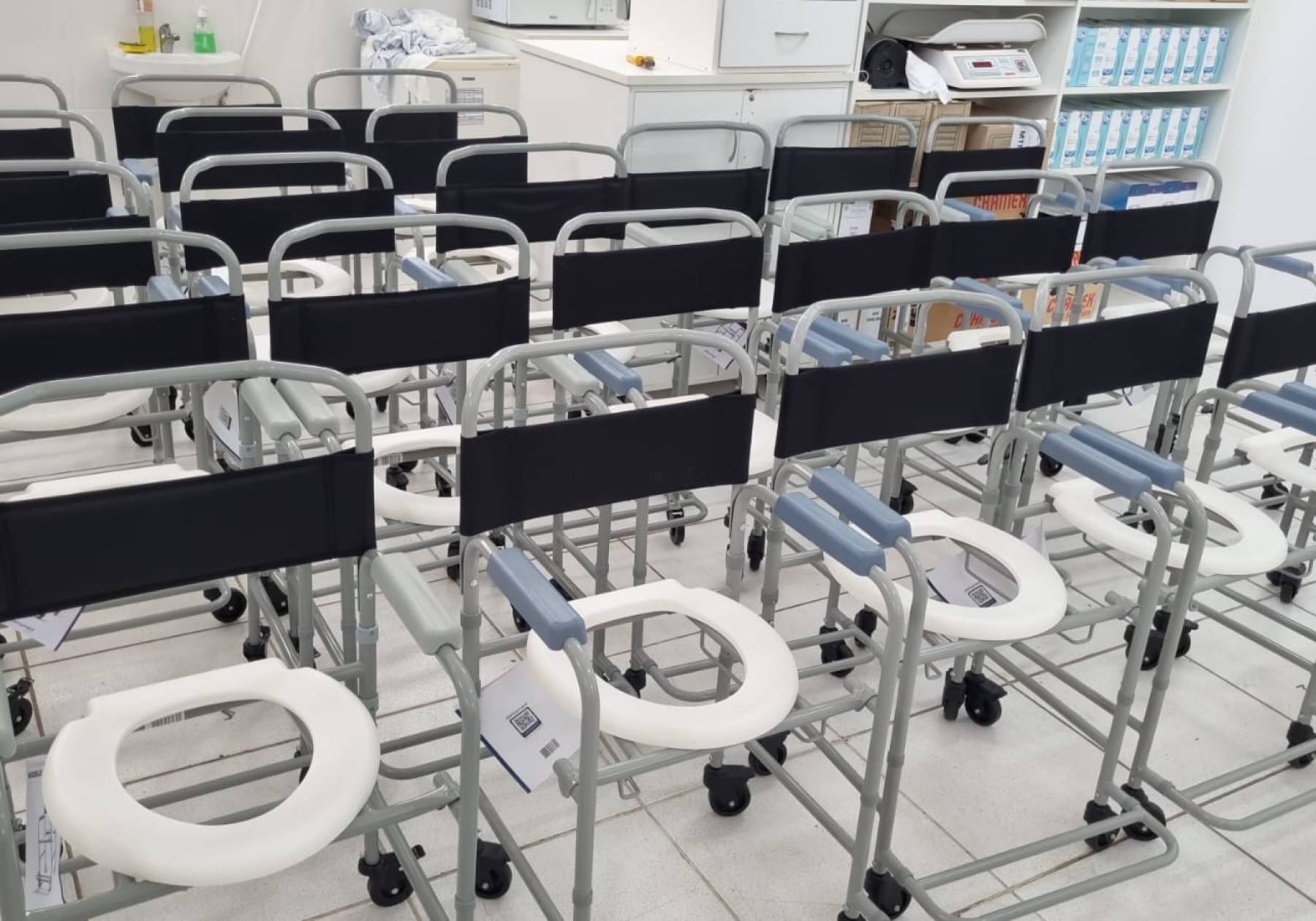 Governo do Estado entrega novas cadeiras de banho ao Hospital Tereza Ramos de Lages