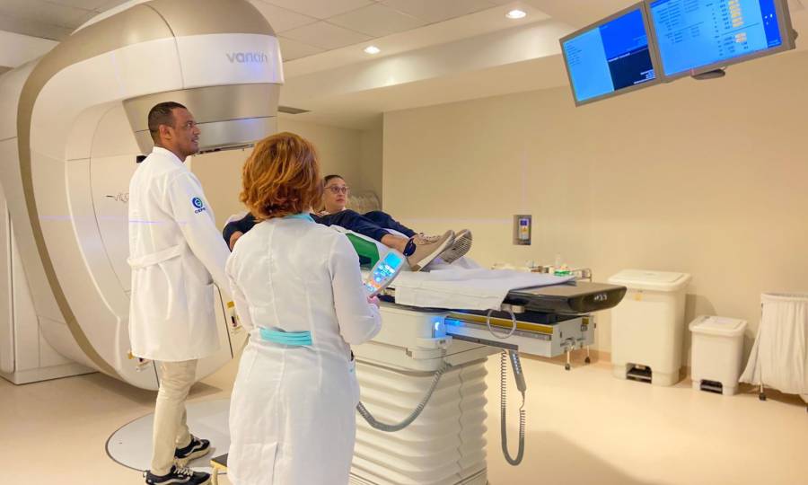 Pacientes do Cepon começam a ser atendidos em novo acelerador linear mais moderno e eficiente