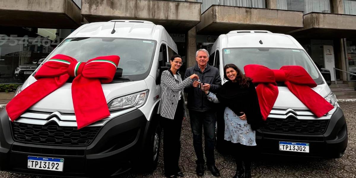 HEMOSC recebe duas novas vans e investimentos em equipamentos para aprimorar o abastecimento de sangue em Santa Catarina