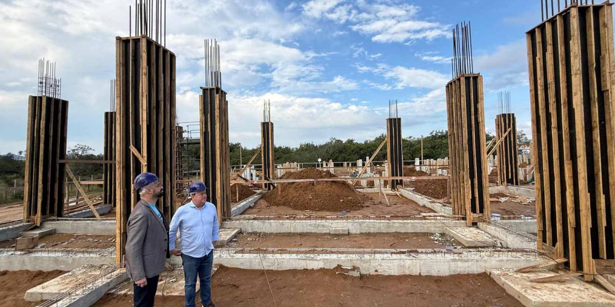 Saúde em Obras: Construção do Hospital Regional de Palhoça avança e recebe visita do secretário da Saúde