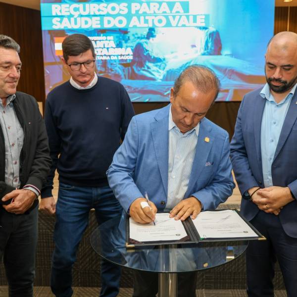 Estado anuncia recursos para ampliação de tratamento oncológico no Hospital Regional do Alto Vale e infraestrutura no Hospital Samária, em Rio do Sul