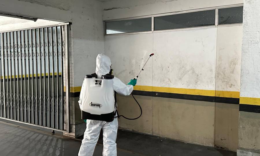 Saúde Estadual realiza aplicação de inseticida nos seus prédios para controle do mosquito Aedes aegypti
