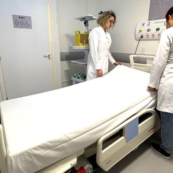 Hospital Regional de São José recebe novas camas elétricas com balança para UTI