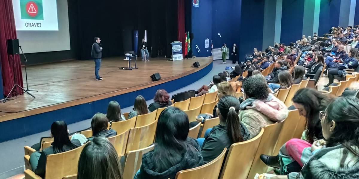 Simpósio Catarinense de Emergências Clínicas qualifica profissionais para fortalecimento da rede de atendimento de urgência