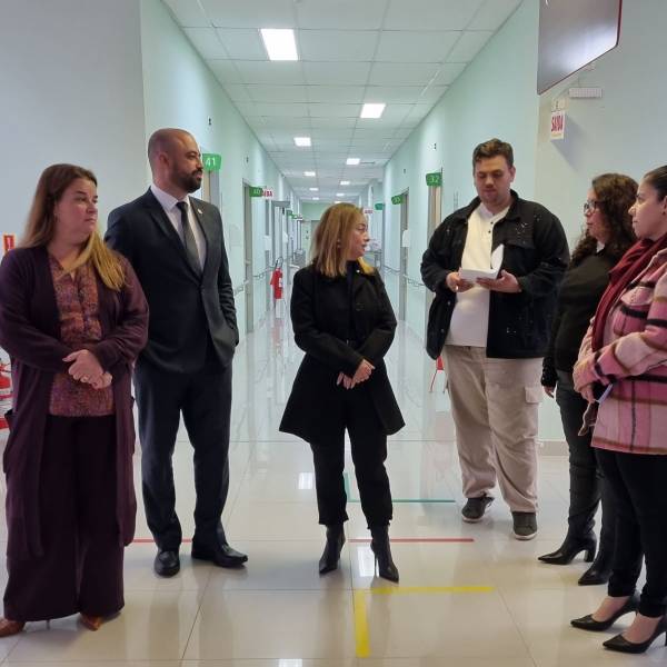 Secretaria de Estado da Saúde discute melhorias no atendimento do Hospital Regional de Biguaçu