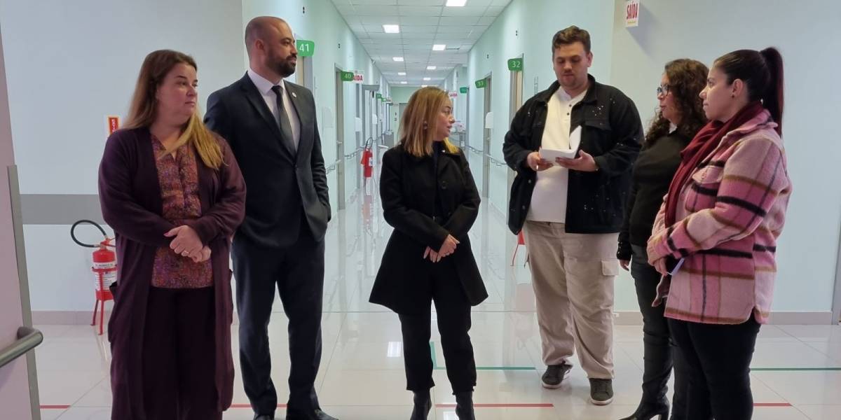 Secretaria de Estado da Saúde discute melhorias no atendimento do Hospital Regional de Biguaçu