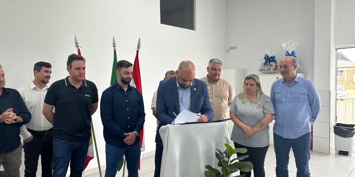 Em Sangão, secretário de Estado da Saúde assina ordem de serviço de R$ 3 milhões para ampliação do Centro Viver Bem