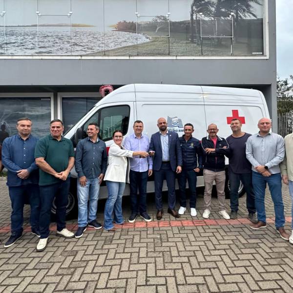 Em Balneário Rincão, Estado entrega ambulância para reforçar a saúde do município