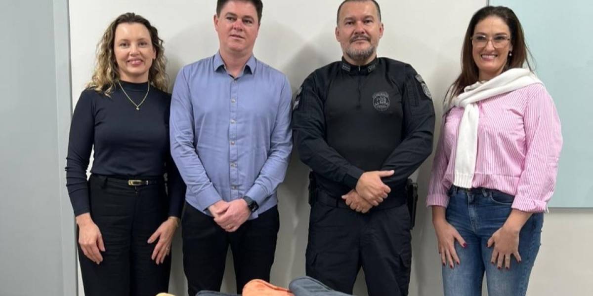 Reeducandos do sistema prisional de Blumenau produzem 100 cobertores entregues à maternidade do Hospital Regional de São José