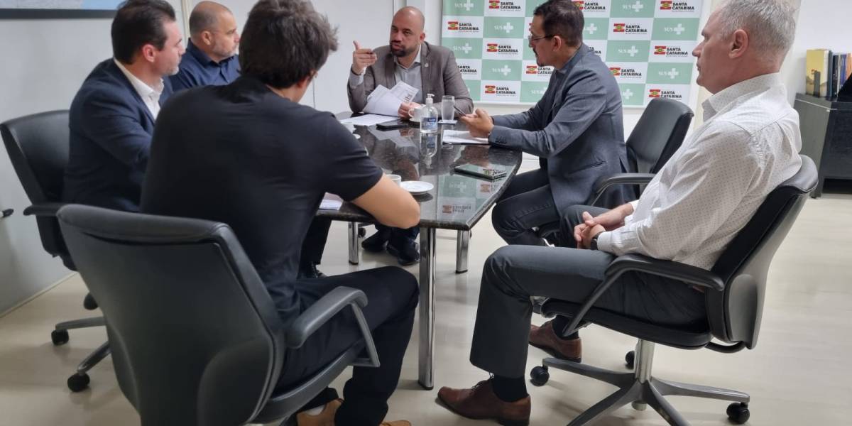 Saúde Estadual debate investimentos para ampliar serviços no Hospital Regional do Oeste em Chapecó