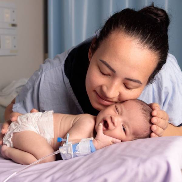 Hospital Infantil de Joinville realiza ensaio fotográfico em referência à prematuridade