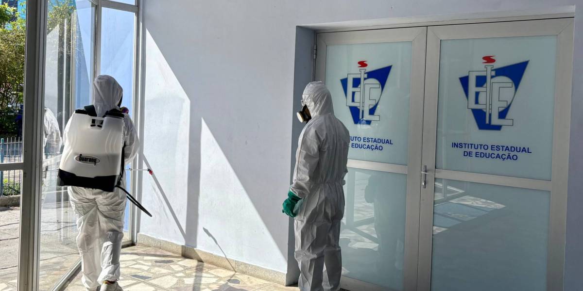Dengue SC: Saúde realiza aplicação de inseticida no Instituto Estadual de Educação para controle do mosquito Aedes aegypti