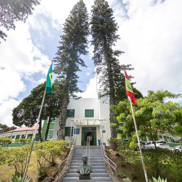 Saúde em Obras: Hospital Nereu Ramos recebe revitalização completa da fachada