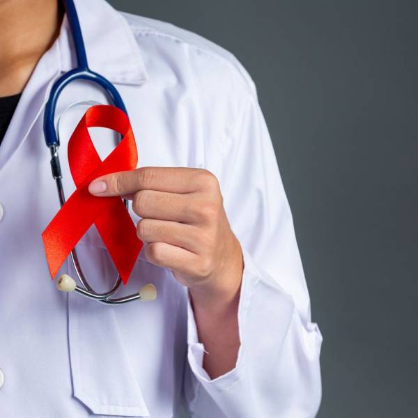 Dezembro Vermelho: Saúde reforça cuidados, prevenção e combate ao estigma sobre HIV/Aids 