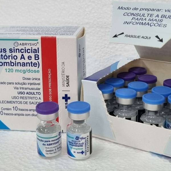 Santa Catarina recebe 25,8 mil doses da vacina contra o Vírus Sincicial Respiratório para gestantes