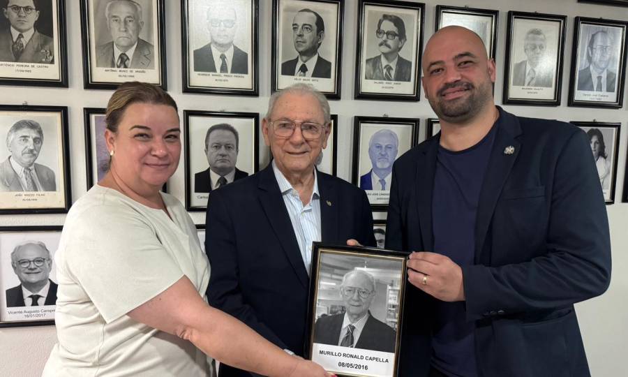 Dr. Murillo Capella recebe homenagem com foto inaugurada na galeria de secretários da Saúde 