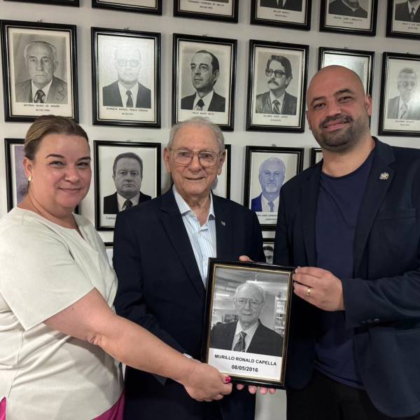 Dr. Murillo Capella recebe homenagem com foto inaugurada na galeria de secretários da Saúde 