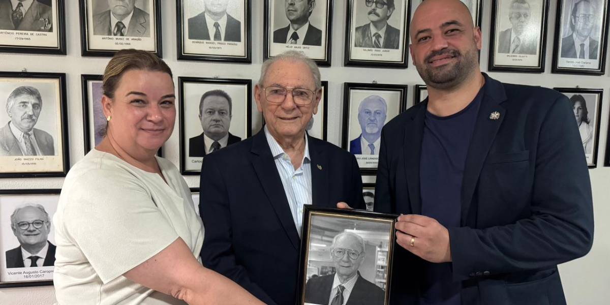 Dr. Murillo Capella recebe homenagem com foto inaugurada na galeria de secretários da Saúde 