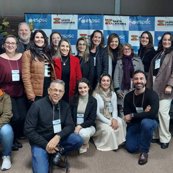 Escola de Saúde Pública avança em inovação, expansão e formação de 45 mil profissionais