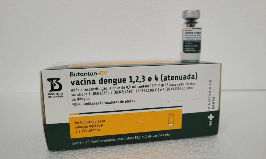 Santa Catarina inicia distribuição de vacinas contra a dengue a profissionais de saúde 