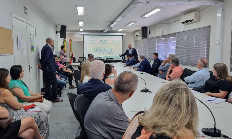 Saúde SC discute avanços e investimentos na saúde do Vale do Itapocu com prefeitos, deputados e secretários de saúde 