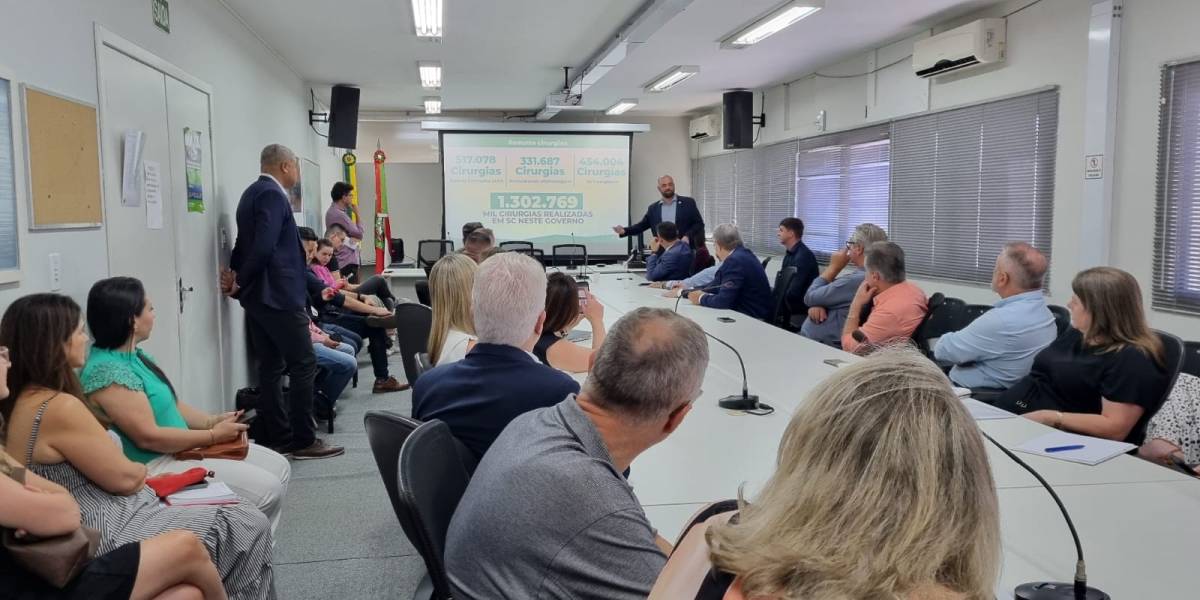 Saúde SC discute avanços e investimentos na saúde do Vale do Itapocu com prefeitos, deputados e secretários de saúde 