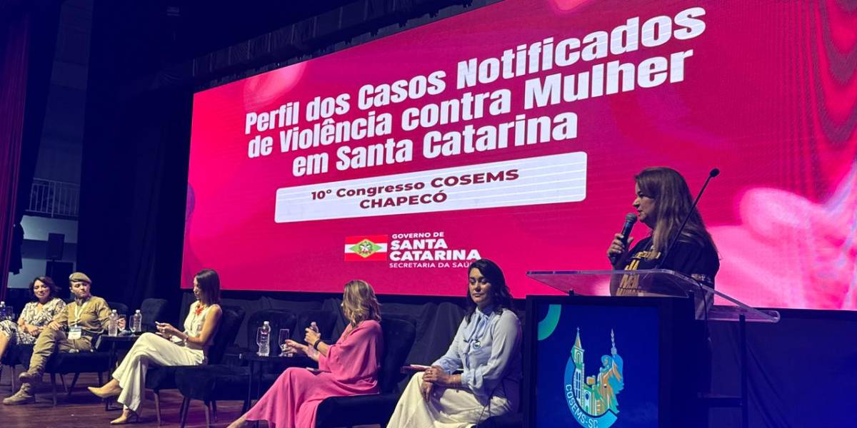 Saúde SC reforça campanha “Seja Homem. Denuncie” com panorama da violência contra a mulher no 10º Congresso do Cosems