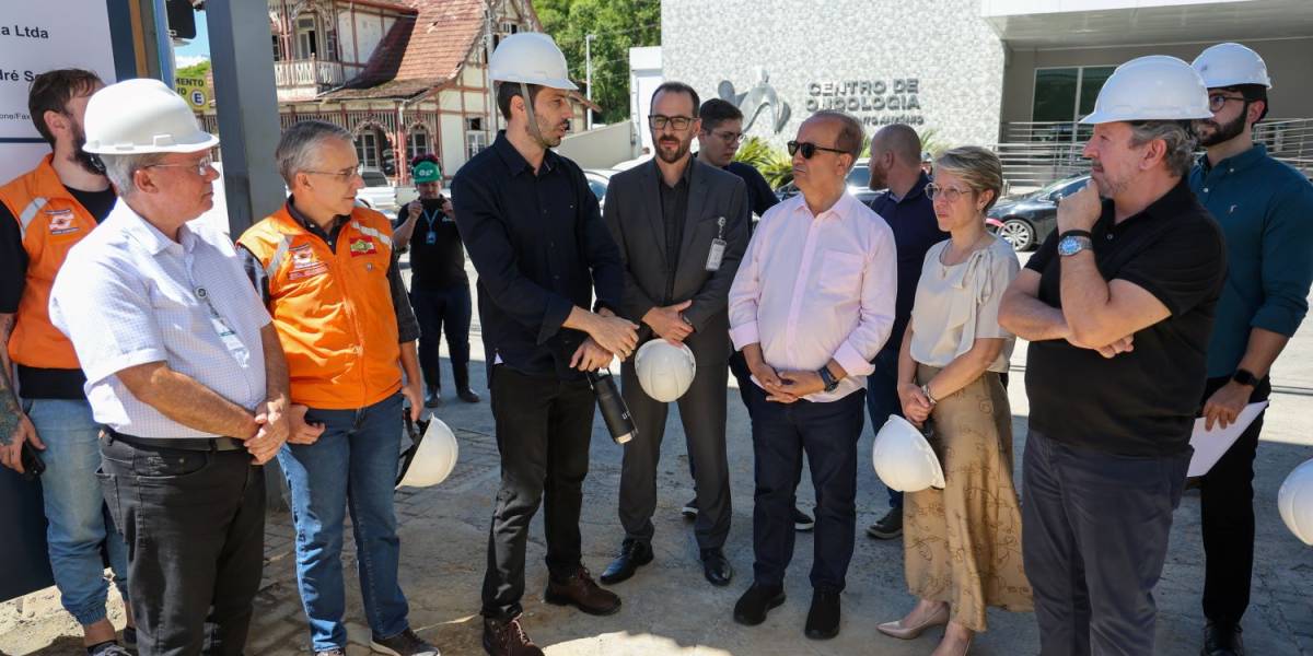 Governador vistoria obras da nova Torre do Hospital Santo Antônio em Blumenau