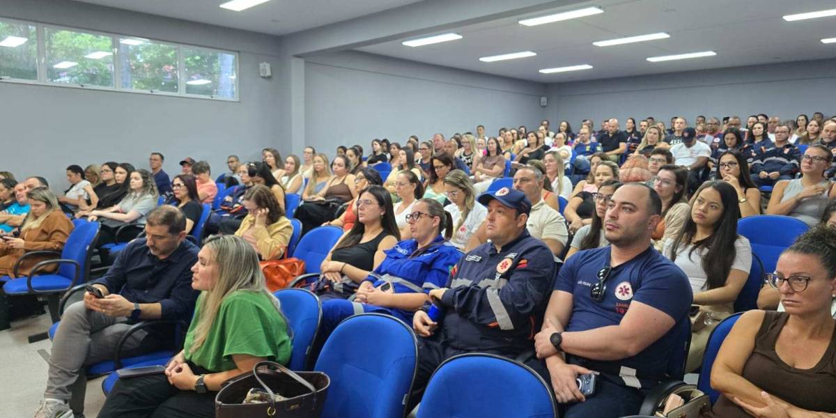 Seminário de Urgências Obstétricas qualifica profissionais para o atendimento às gestantes em situações críticas