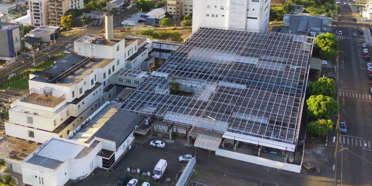 Governo do Estado investe na modernização do telhado do Hospital Regional do Oeste em Chapecó
