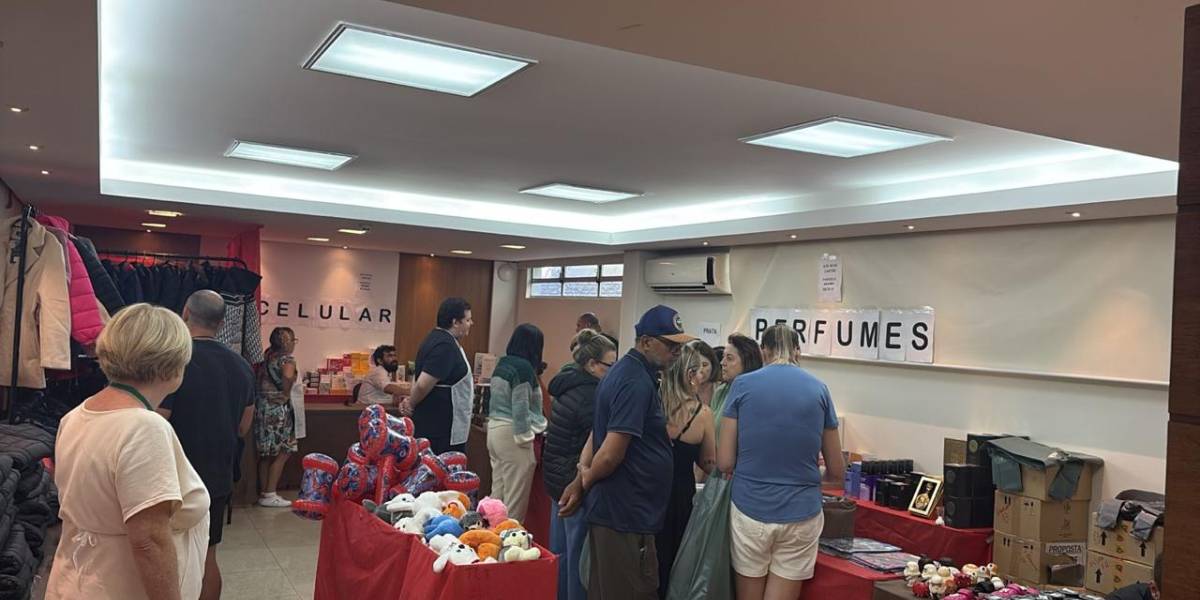 Voluntárias da Maternidade Carmela Dutra promovem bazar beneficente em São José