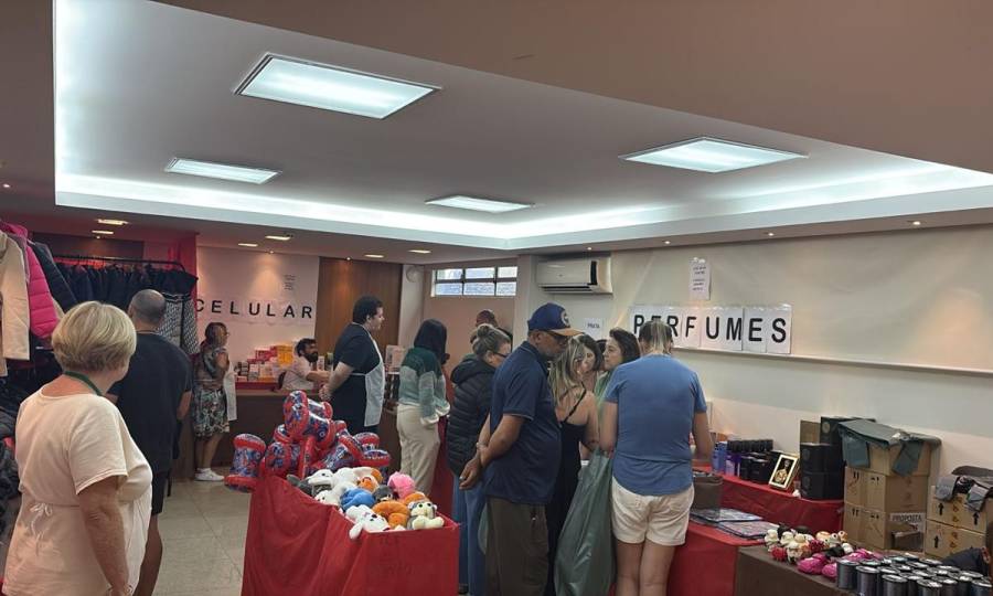 Voluntárias da Maternidade Carmela Dutra promovem bazar beneficente em São José