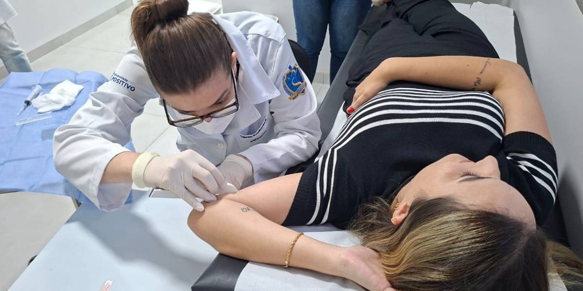 Médicos recebem treinamento para inserção de implantes contraceptivos na rede pública de Jaraguá do Sul