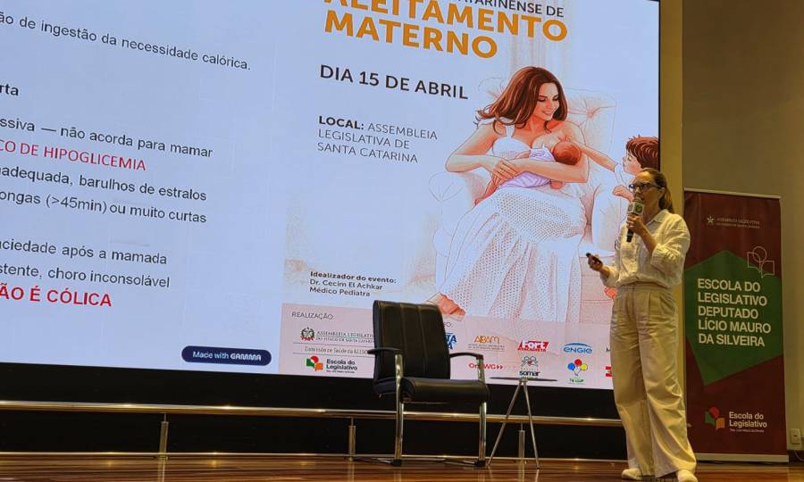 Saúde SC destaca importância da amamentação e capacitação profissional em congresso catarinense 