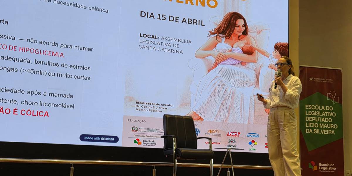 Saúde SC destaca importância da amamentação e capacitação profissional em congresso catarinense 