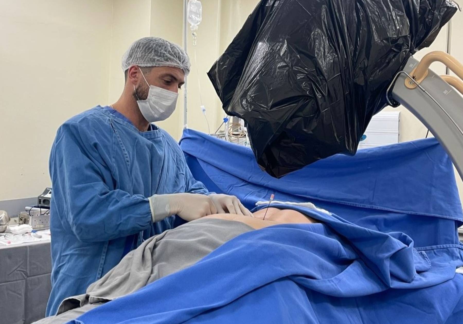 Hospital Celso Ramos realiza primeiro procedimento combinado de medicina regenerativa para tratamento de dor crônica
