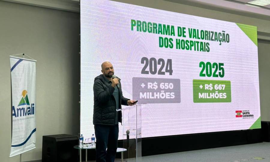 Secretário da Saúde apresenta investimentos e debate avanços para os municípios do Vale do Itapocu