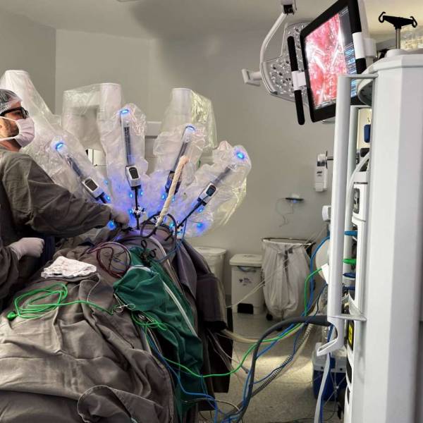 Hospital Azambuja realiza primeira cirurgia robótica oncológica pelo SUS em Santa Catarina