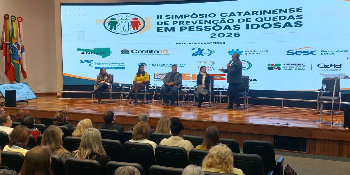 Secretaria da Saúde debate estratégias para prevenção de quedas em idosos durante simpósio na Alesc 